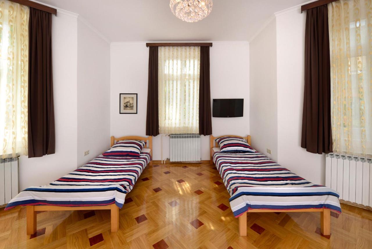 Vila Regina Rooms Karlovac Bagian luar foto