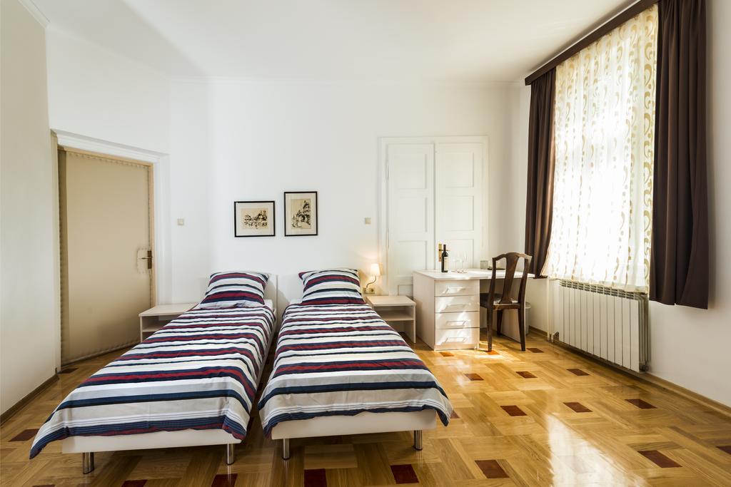 Vila Regina Rooms Karlovac Bagian luar foto