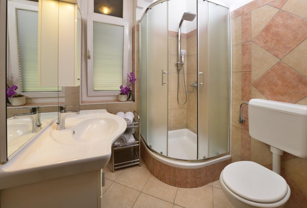 Vila Regina Rooms Karlovac Bagian luar foto