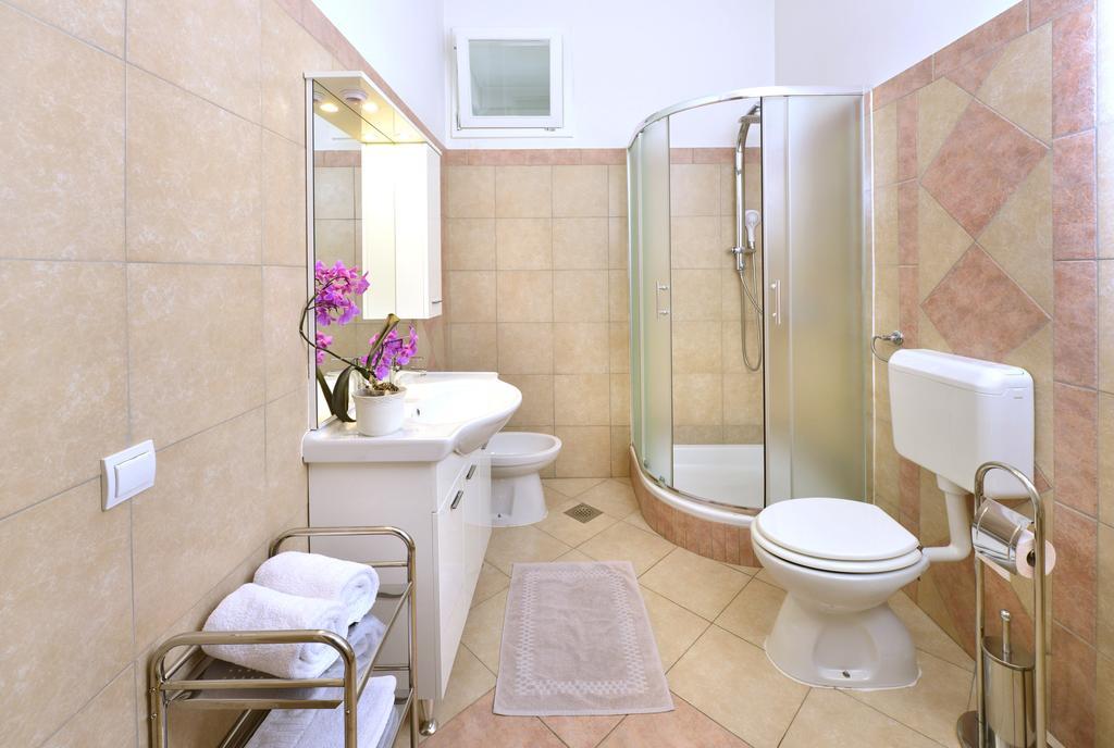 Vila Regina Rooms Karlovac Bagian luar foto