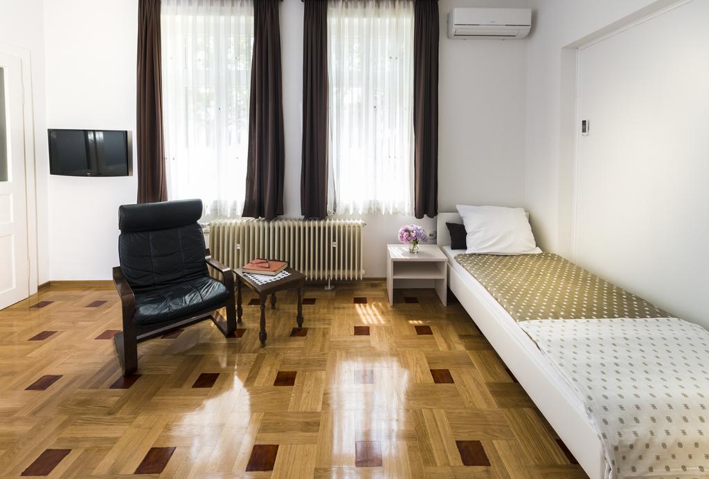 Vila Regina Rooms Karlovac Bagian luar foto