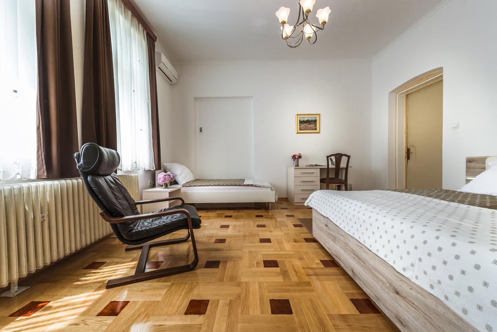Vila Regina Rooms Karlovac Bagian luar foto